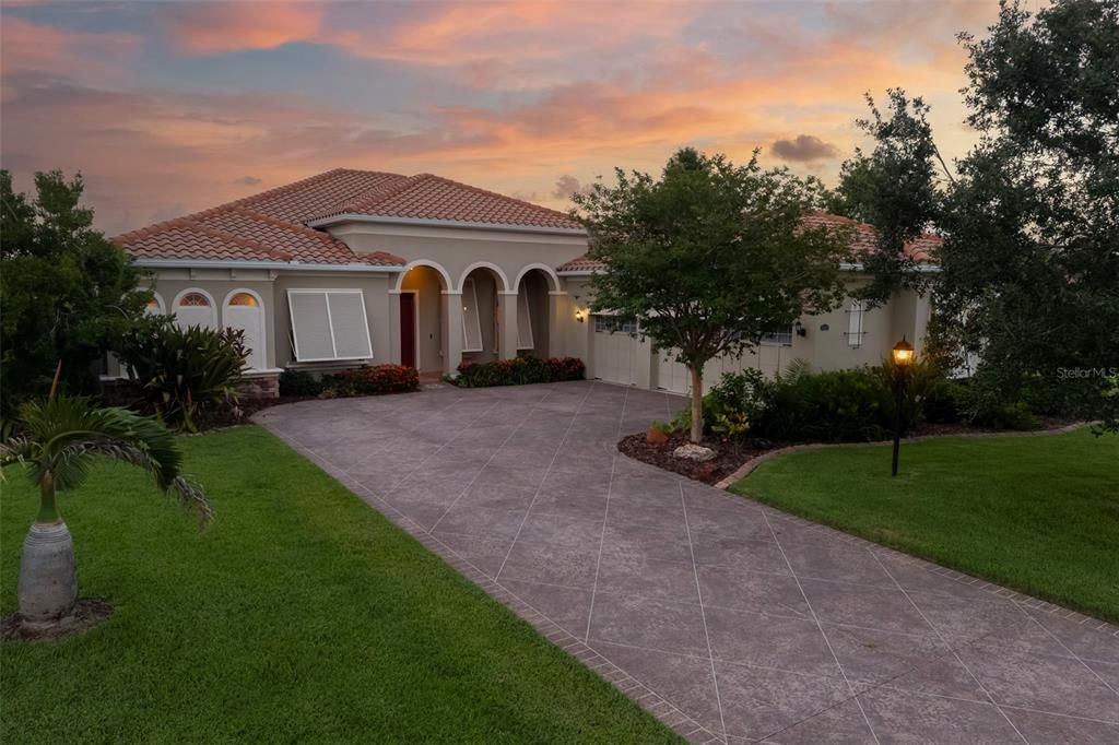 For Sale: $1,250,000 (4 beds, 3 baths, 3104 Square Feet)