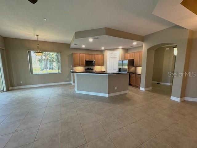 En Renta: $2,495 (3 camas, 2 baños, 1860 Pies cuadrados)