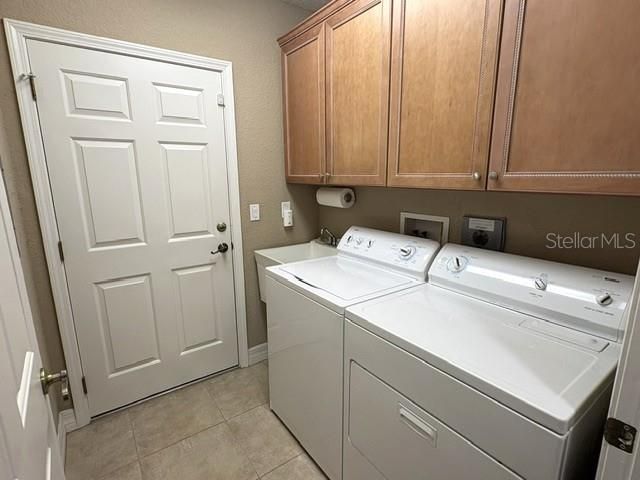 En Renta: $2,495 (3 camas, 2 baños, 1860 Pies cuadrados)