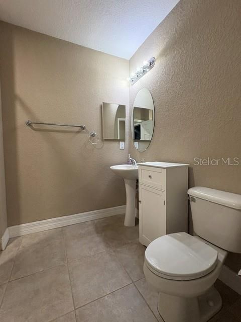 En Renta: $2,495 (3 camas, 2 baños, 1860 Pies cuadrados)