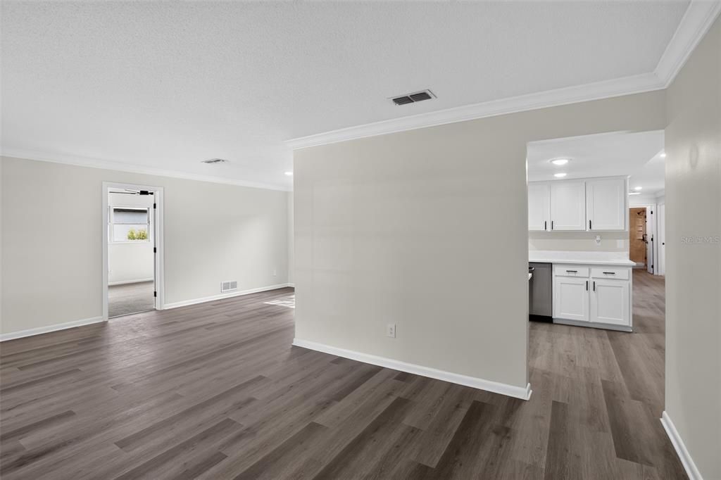 For Sale: $299,900 (3 beds, 2 baths, 1679 Square Feet)
