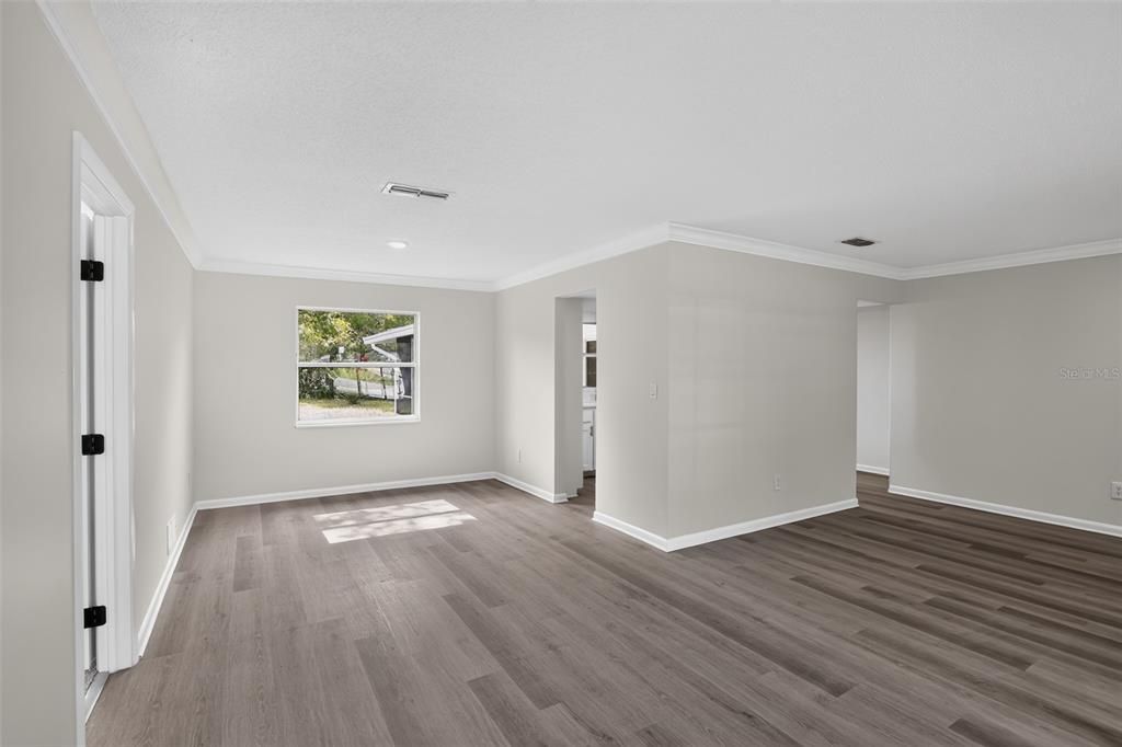 For Sale: $299,900 (3 beds, 2 baths, 1679 Square Feet)