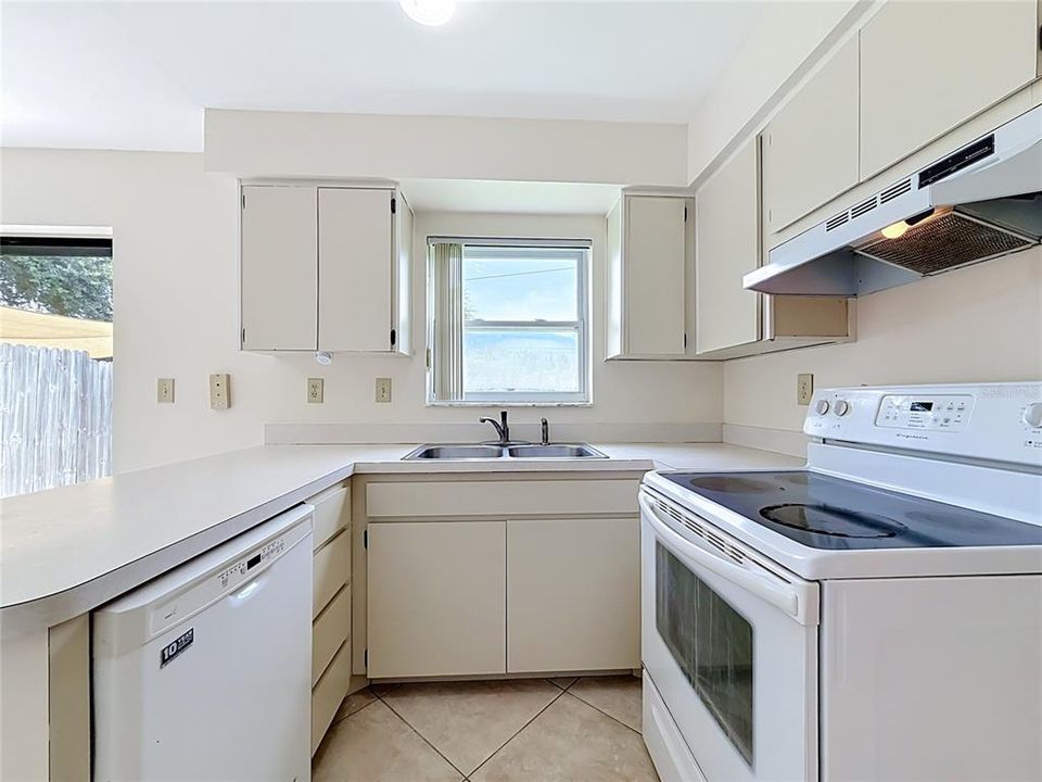 На продажу: $249,990 (3 спален, 1 ванн, 1058 Квадратных фут)