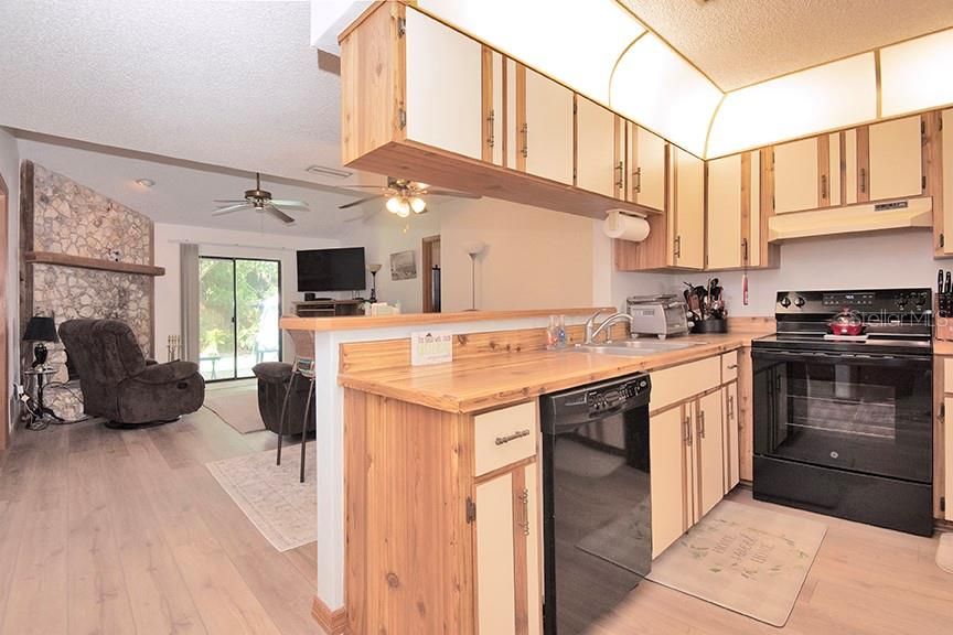 For Sale: $220,000 (3 beds, 2 baths, 1143 Square Feet)