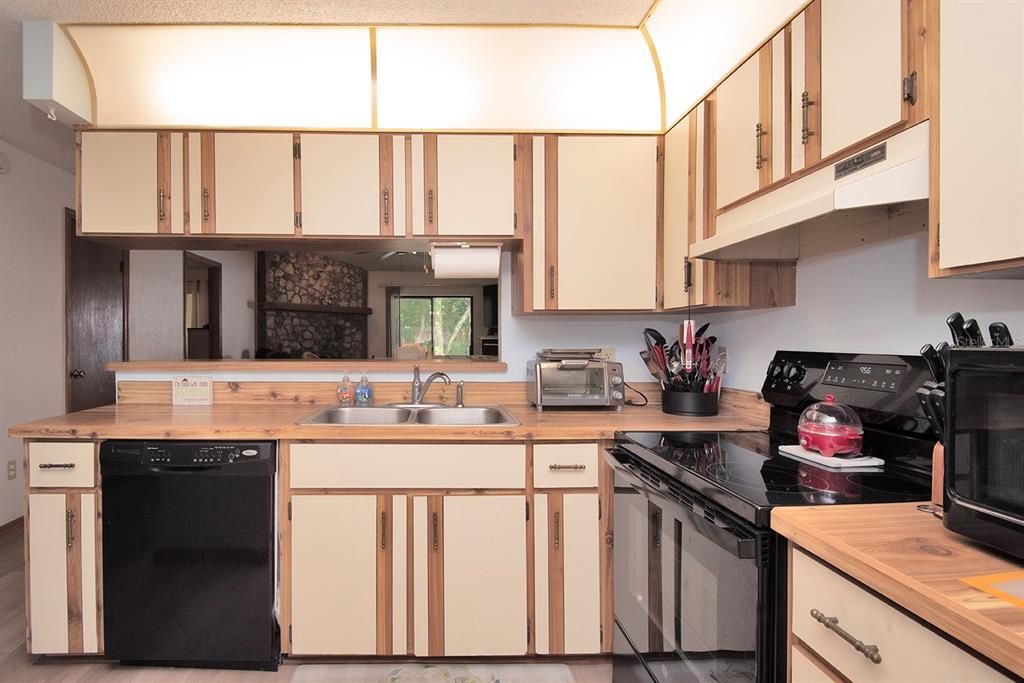 For Sale: $220,000 (3 beds, 2 baths, 1143 Square Feet)