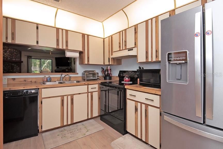 For Sale: $220,000 (3 beds, 2 baths, 1143 Square Feet)