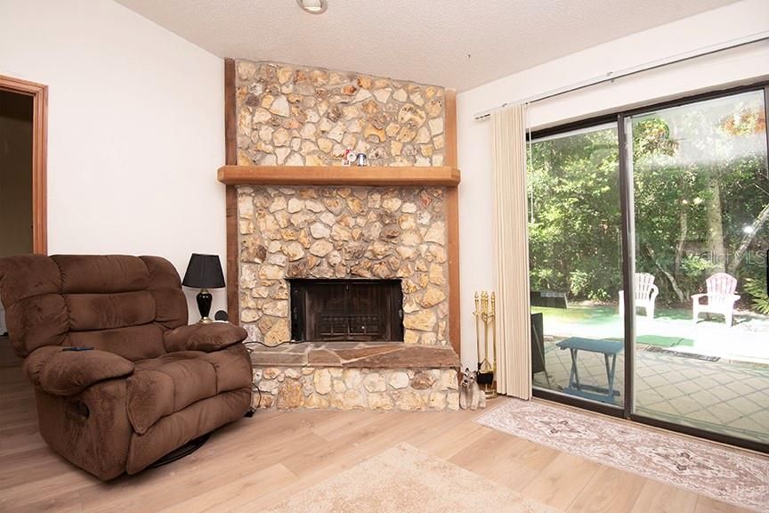 For Sale: $220,000 (3 beds, 2 baths, 1143 Square Feet)