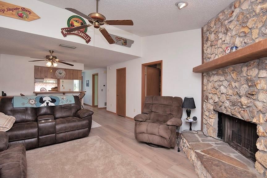 For Sale: $220,000 (3 beds, 2 baths, 1143 Square Feet)