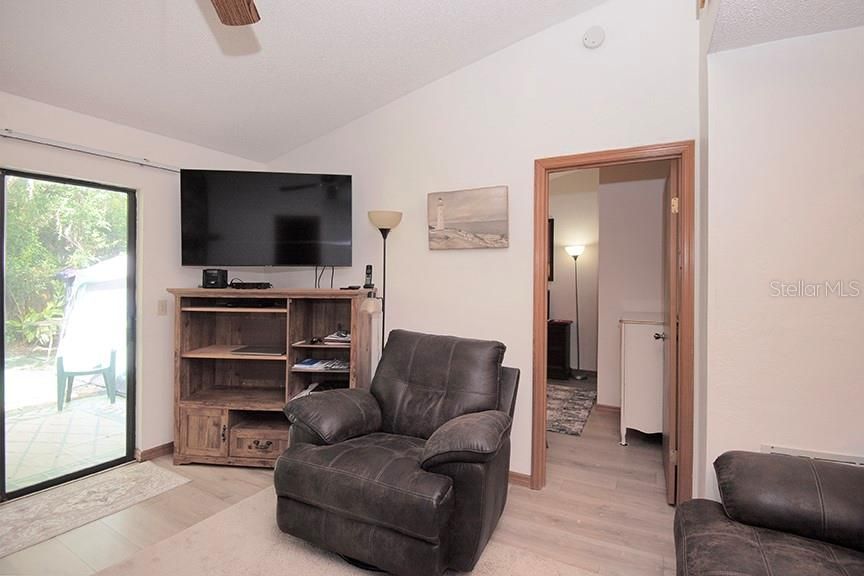 For Sale: $220,000 (3 beds, 2 baths, 1143 Square Feet)