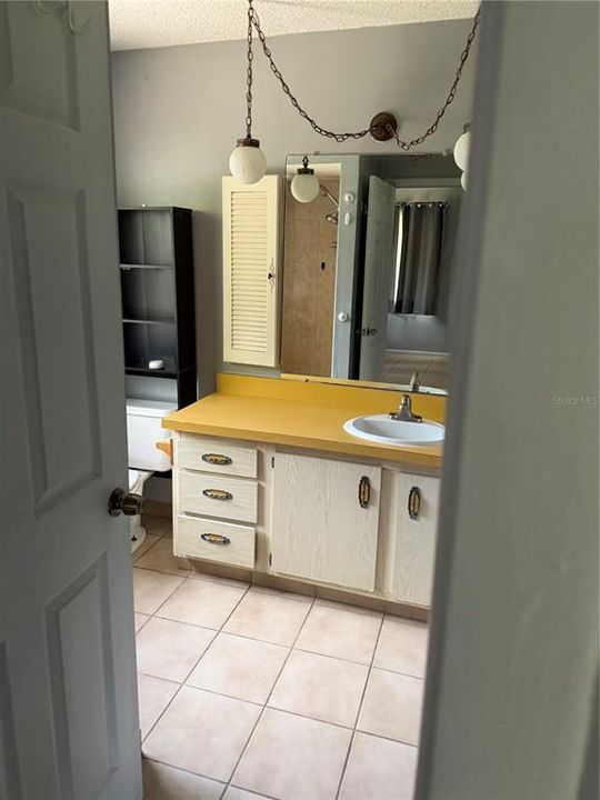 На продажу: $169,900 (2 спален, 2 ванн, 1104 Квадратных фут)