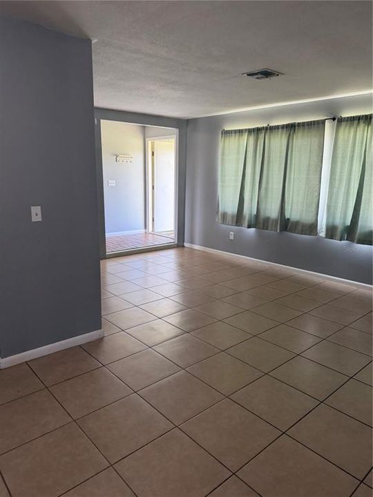 На продажу: $169,900 (2 спален, 2 ванн, 1104 Квадратных фут)