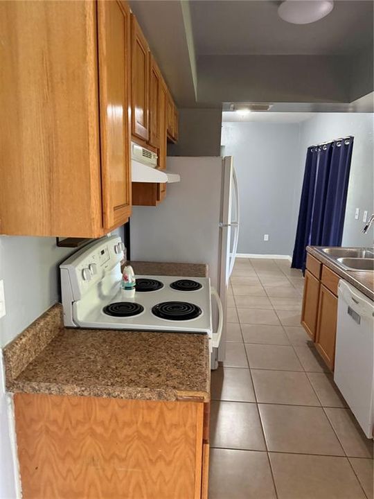 На продажу: $169,900 (2 спален, 2 ванн, 1104 Квадратных фут)