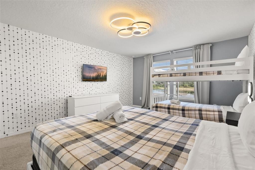 En Venta: $430,000 (5 camas, 4 baños, 2281 Pies cuadrados)
