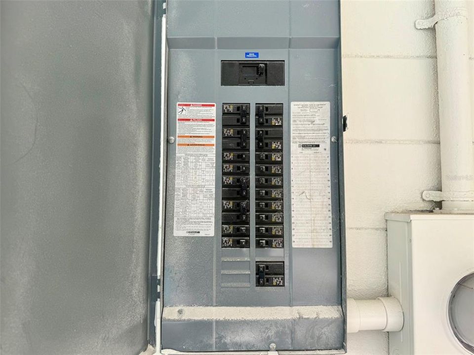Под контрактом: $399,999 (3 спален, 2 ванн, 1156 Квадратных фут)