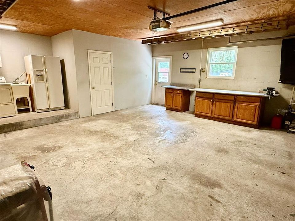 Под контрактом: $399,999 (3 спален, 2 ванн, 1156 Квадратных фут)