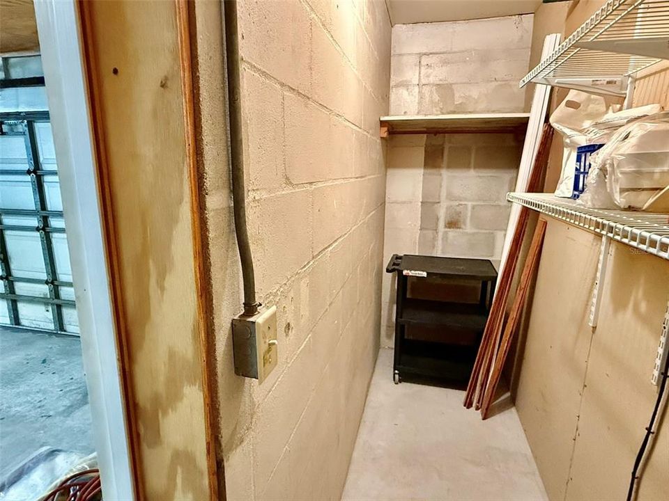Под контрактом: $399,999 (3 спален, 2 ванн, 1156 Квадратных фут)