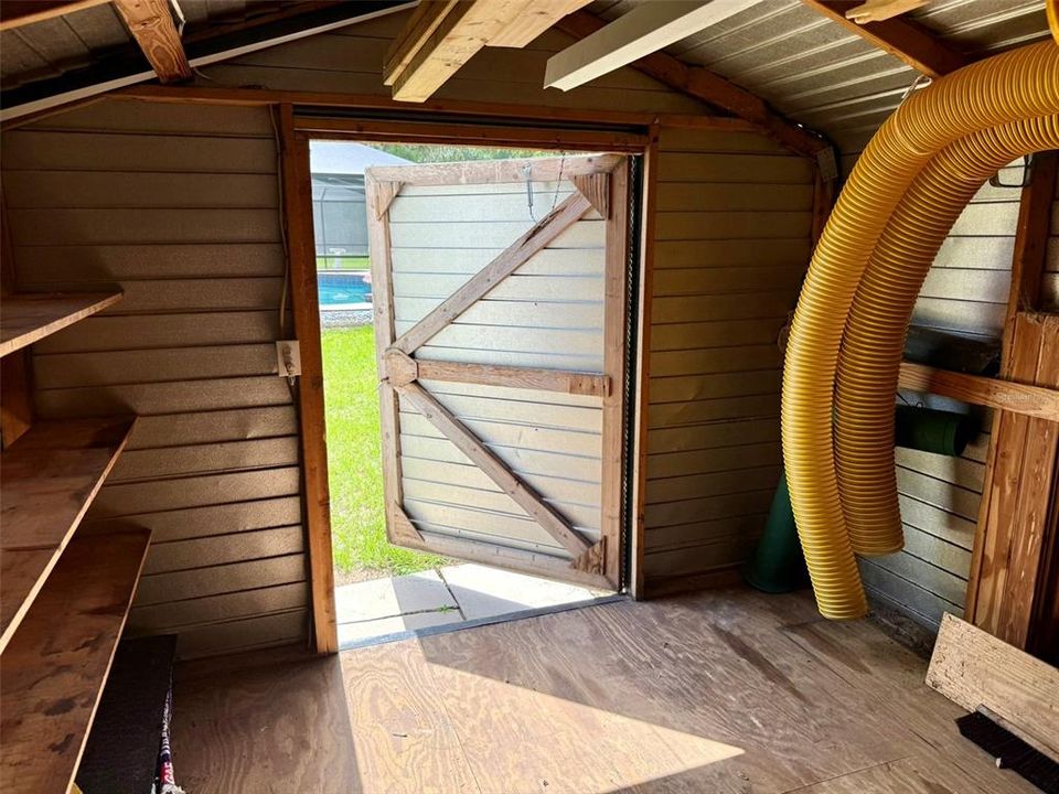 Под контрактом: $399,999 (3 спален, 2 ванн, 1156 Квадратных фут)