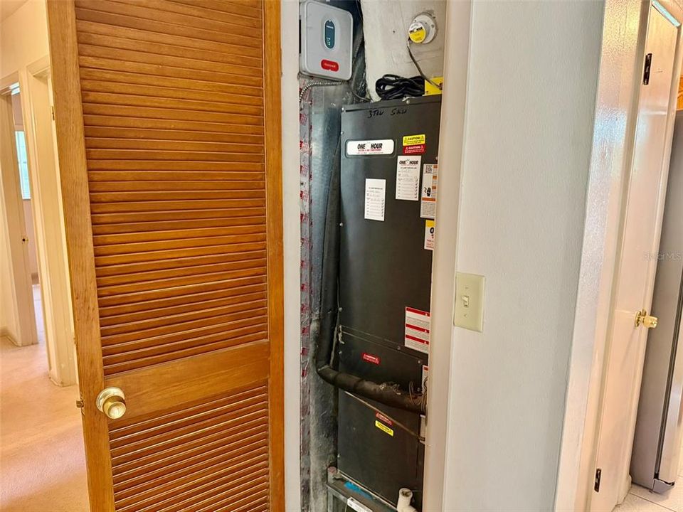 Под контрактом: $399,999 (3 спален, 2 ванн, 1156 Квадратных фут)