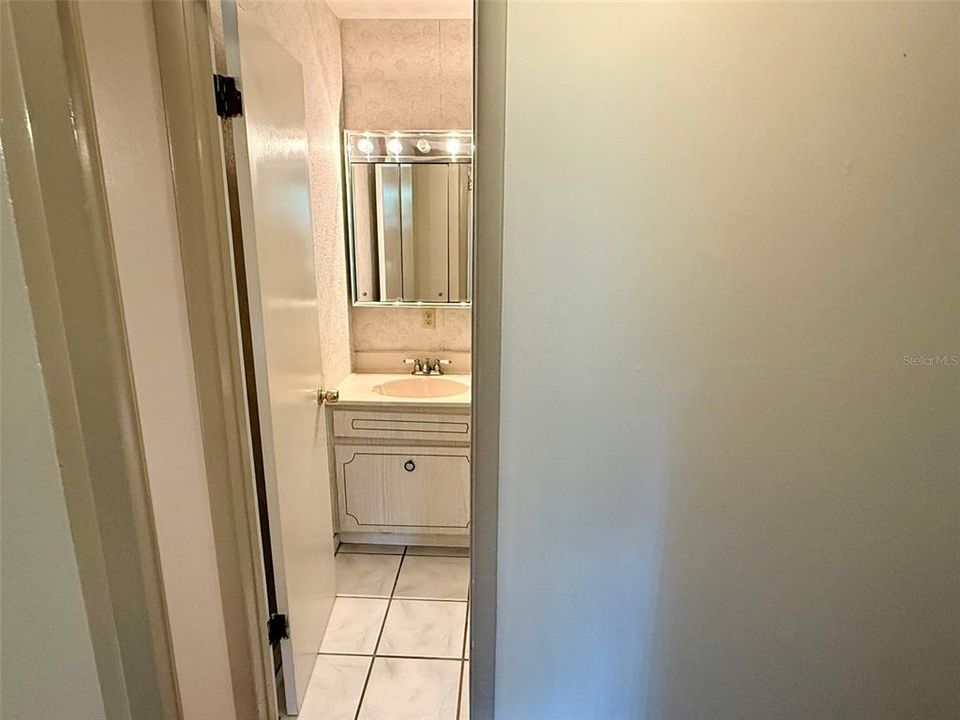 Под контрактом: $399,999 (3 спален, 2 ванн, 1156 Квадратных фут)