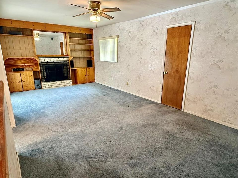 Под контрактом: $399,999 (3 спален, 2 ванн, 1156 Квадратных фут)