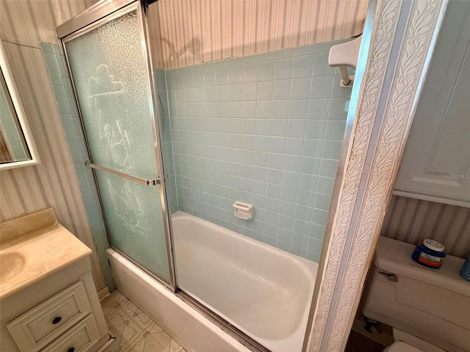 Под контрактом: $399,999 (3 спален, 2 ванн, 1156 Квадратных фут)