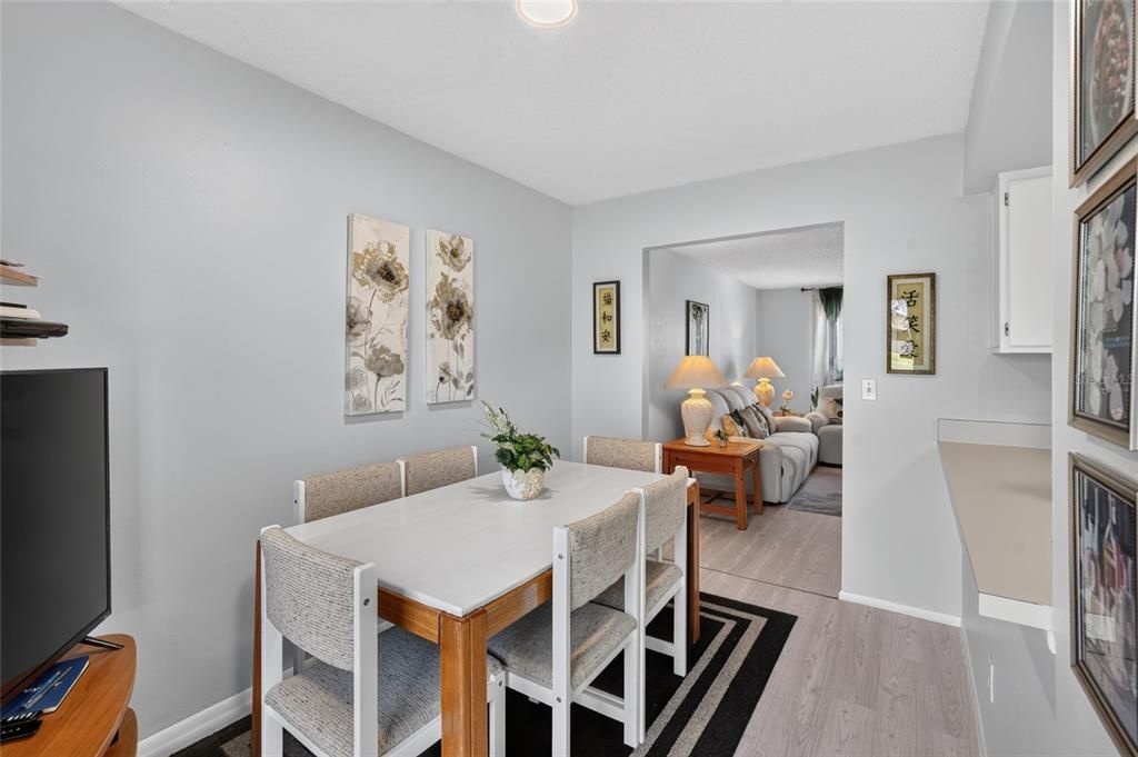 На продажу: $244,999 (2 спален, 1 ванн, 1156 Квадратных фут)