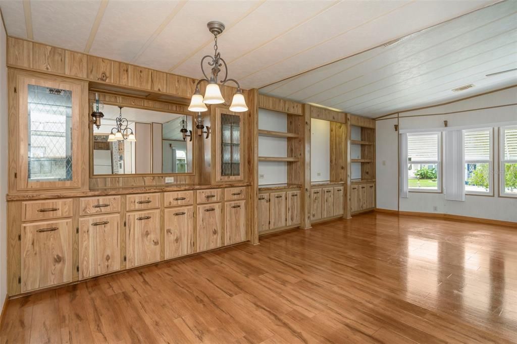 Activo con contrato: $155,000 (2 camas, 2 baños, 1456 Pies cuadrados)