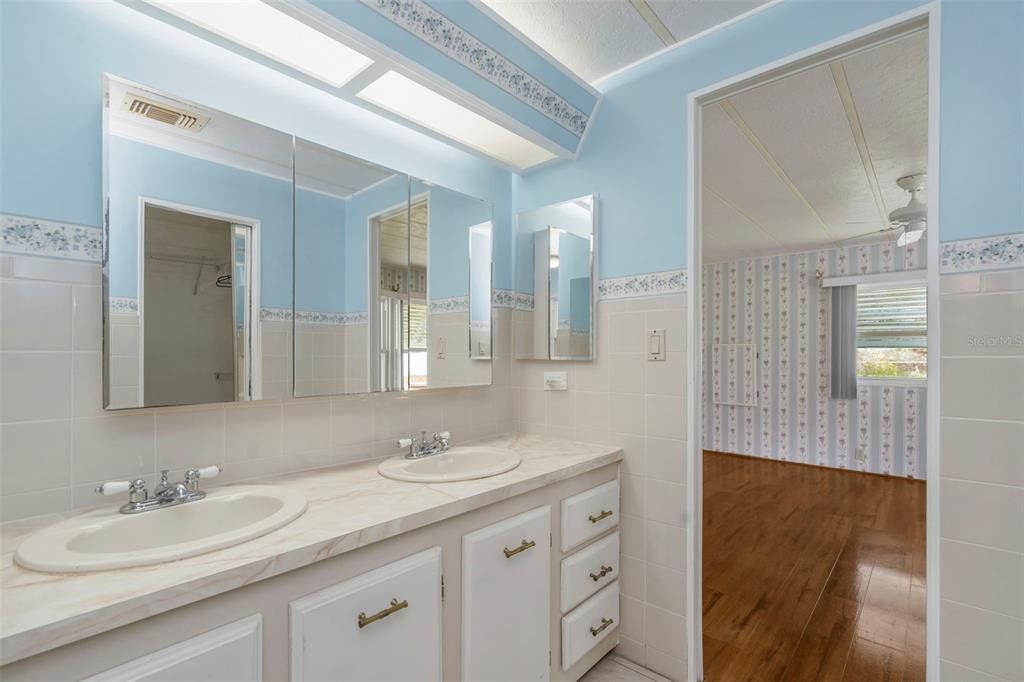 Activo con contrato: $155,000 (2 camas, 2 baños, 1456 Pies cuadrados)