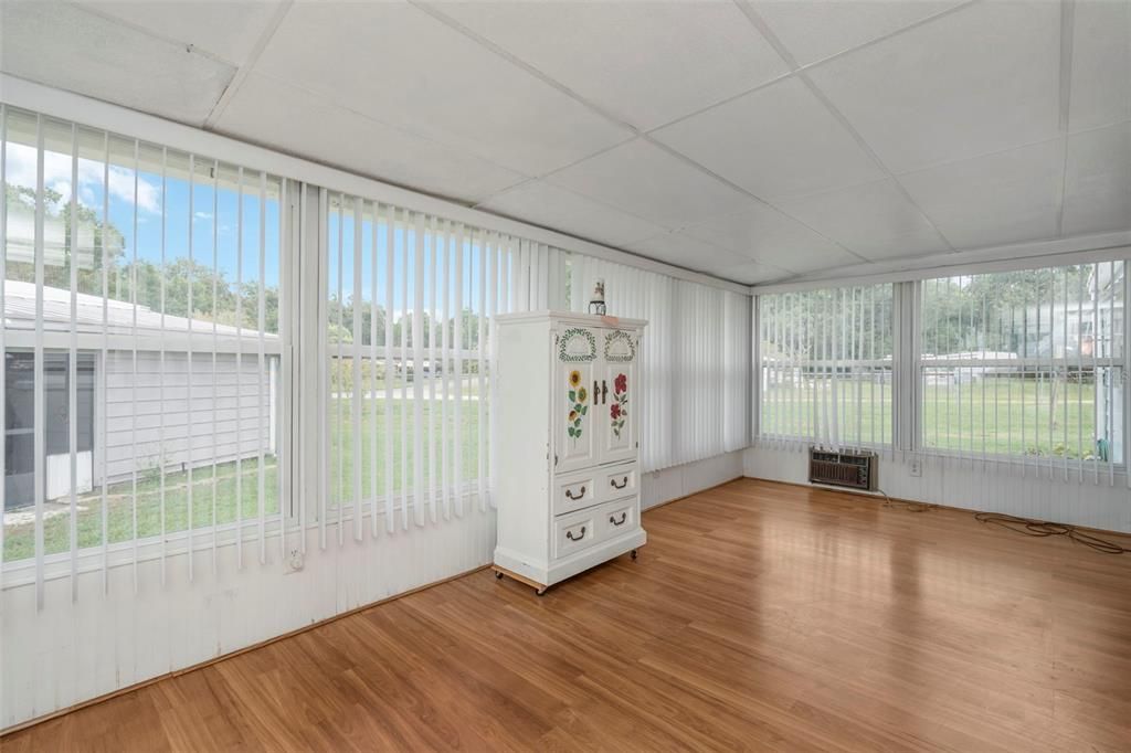 Activo con contrato: $155,000 (2 camas, 2 baños, 1456 Pies cuadrados)
