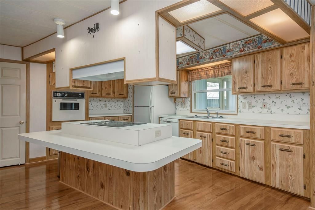 Activo con contrato: $155,000 (2 camas, 2 baños, 1456 Pies cuadrados)