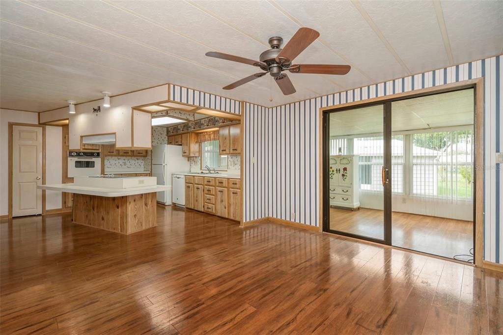 Activo con contrato: $155,000 (2 camas, 2 baños, 1456 Pies cuadrados)