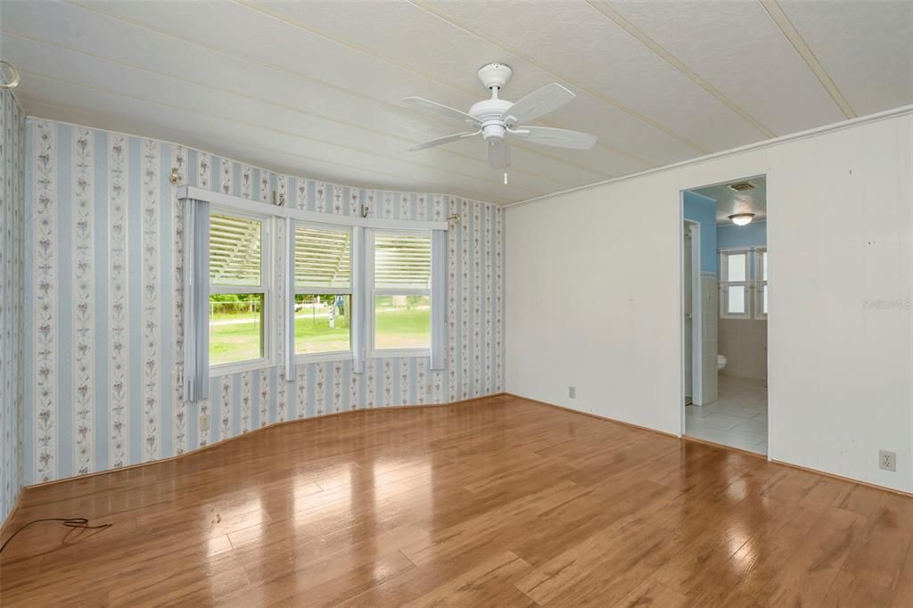 Activo con contrato: $155,000 (2 camas, 2 baños, 1456 Pies cuadrados)