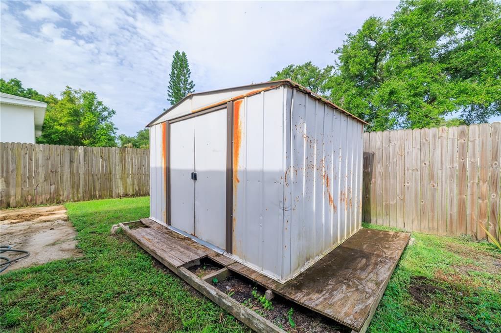 На продажу: $315,000 (4 спален, 2 ванн, 1647 Квадратных фут)
