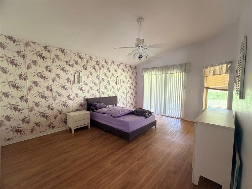 Activo con contrato: $292,000 (3 camas, 2 baños, 1790 Pies cuadrados)