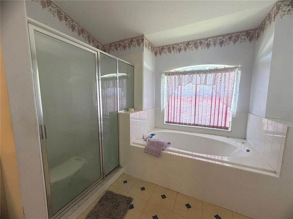 Activo con contrato: $292,000 (3 camas, 2 baños, 1790 Pies cuadrados)