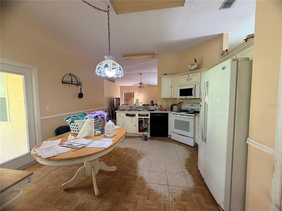 Activo con contrato: $292,000 (3 camas, 2 baños, 1790 Pies cuadrados)