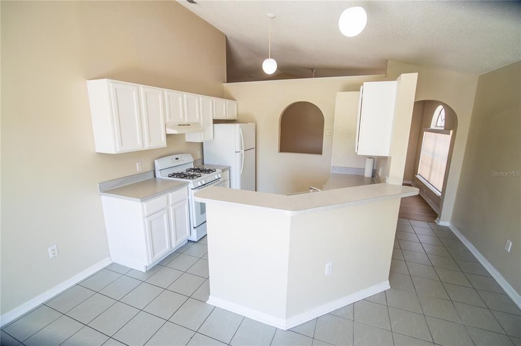 Activo con contrato: $320,000 (3 camas, 2 baños, 1294 Pies cuadrados)