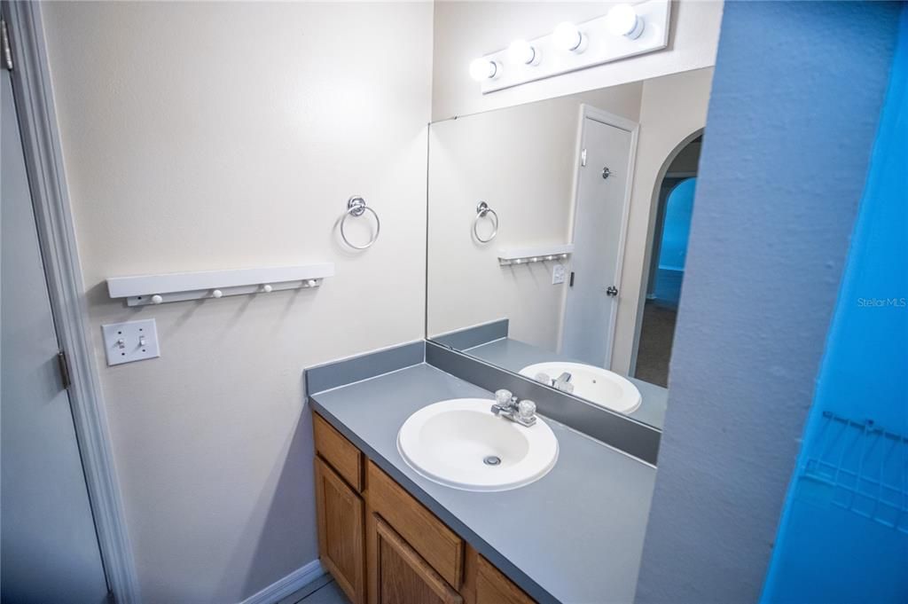 Activo con contrato: $320,000 (3 camas, 2 baños, 1294 Pies cuadrados)