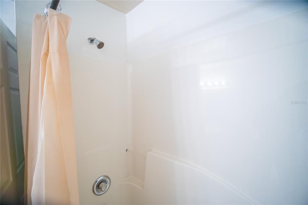 Activo con contrato: $320,000 (3 camas, 2 baños, 1294 Pies cuadrados)