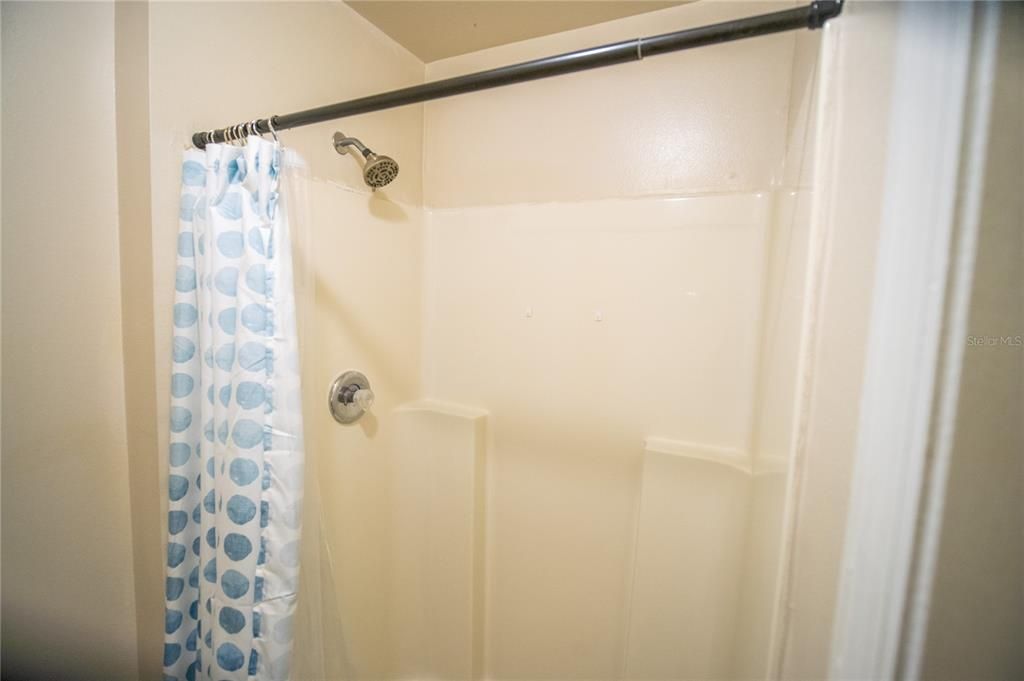 Activo con contrato: $320,000 (3 camas, 2 baños, 1294 Pies cuadrados)