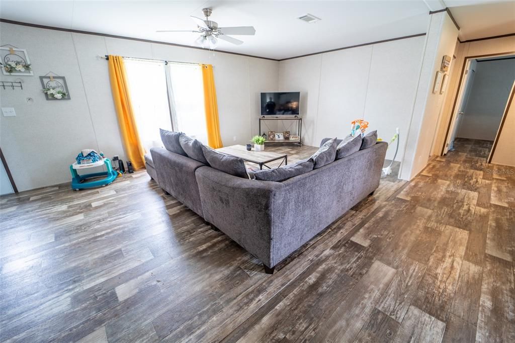 En Venta: $375,000 (5 camas, 3 baños, 2310 Pies cuadrados)