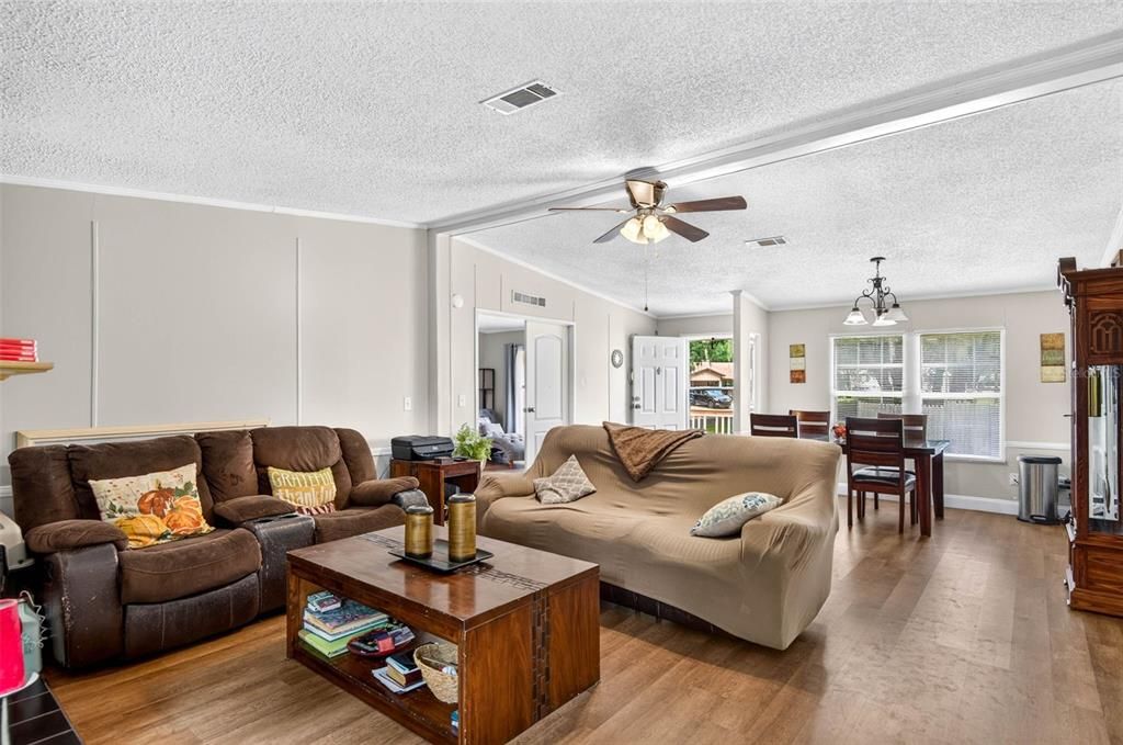 En Venta: $320,000 (3 camas, 2 baños, 1848 Pies cuadrados)