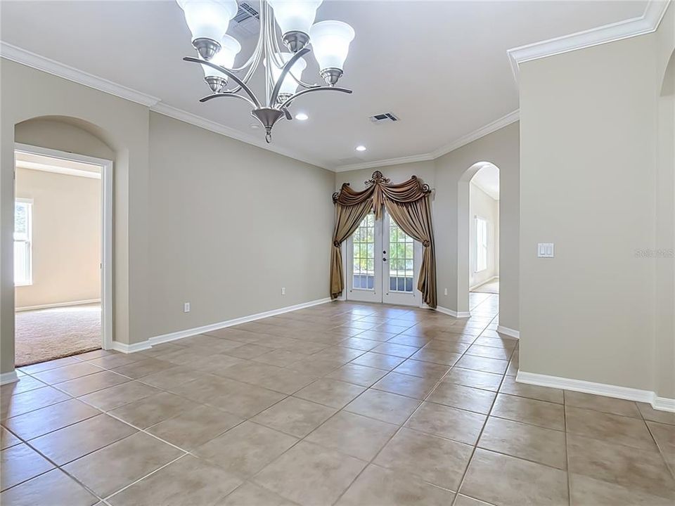 For Sale: $385,000 (4 beds, 3 baths, 2190 Square Feet)