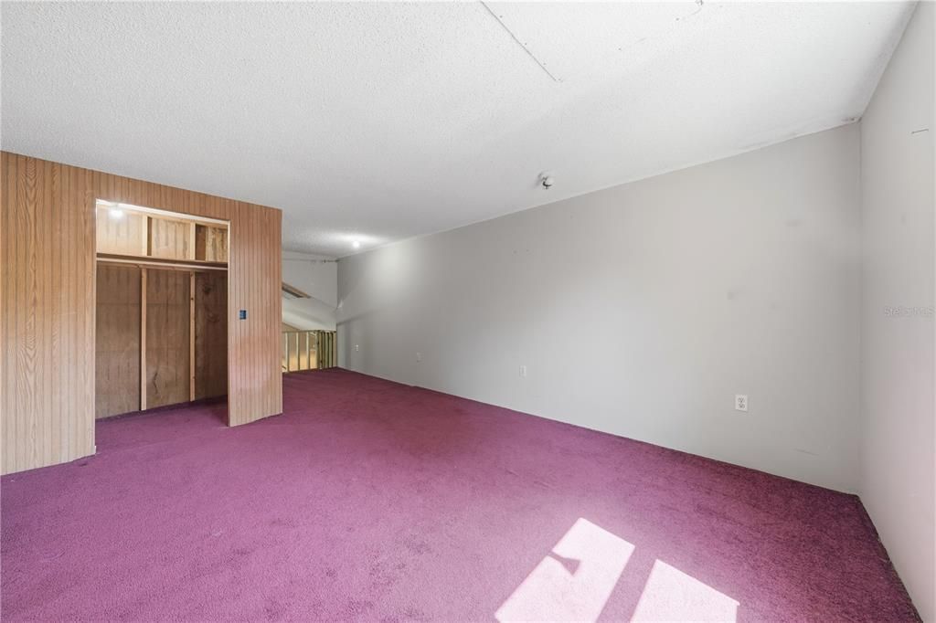 For Sale: $279,900 (4 beds, 2 baths, 1605 Square Feet)