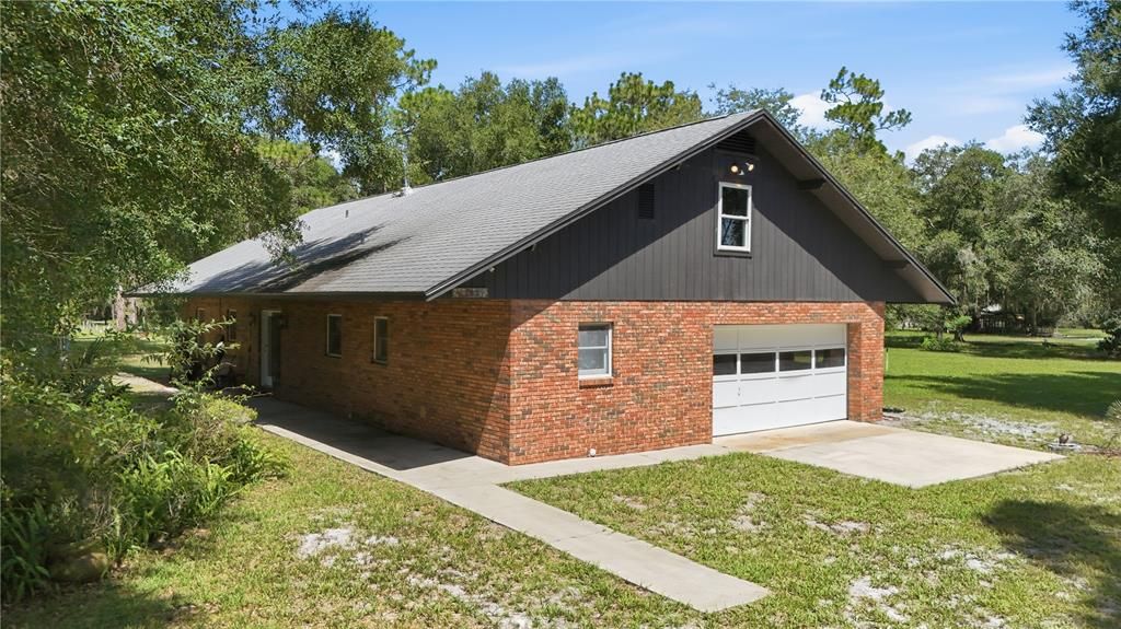 For Sale: $279,900 (4 beds, 2 baths, 1605 Square Feet)