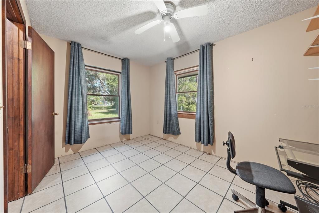 For Sale: $279,900 (4 beds, 2 baths, 1605 Square Feet)