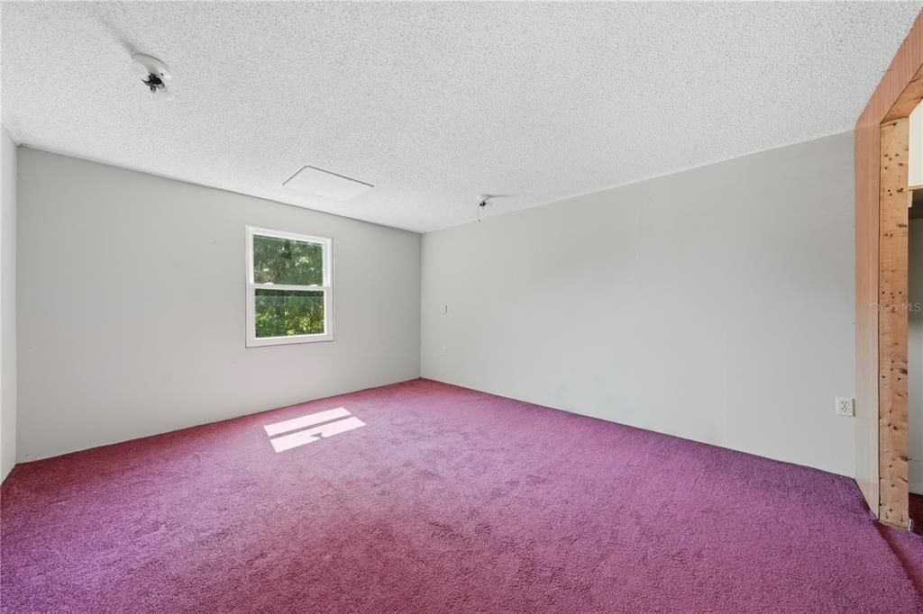 For Sale: $279,900 (4 beds, 2 baths, 1605 Square Feet)