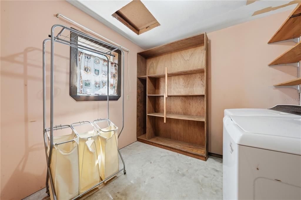 For Sale: $279,900 (4 beds, 2 baths, 1605 Square Feet)