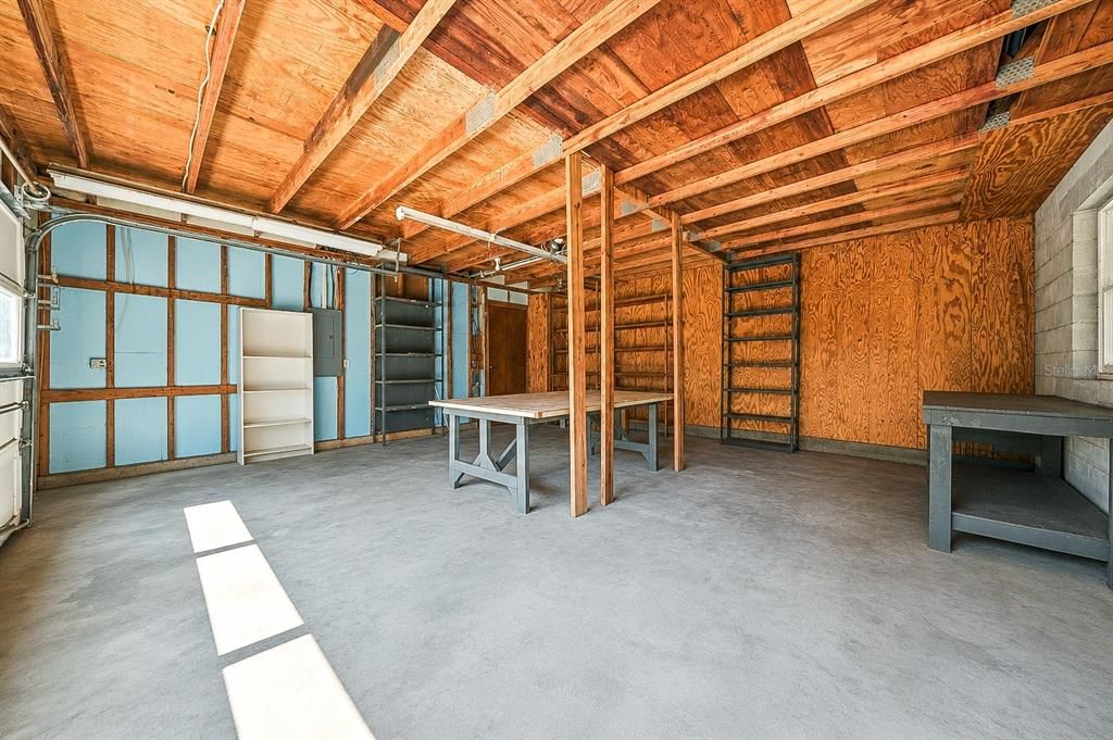 For Sale: $279,900 (4 beds, 2 baths, 1605 Square Feet)