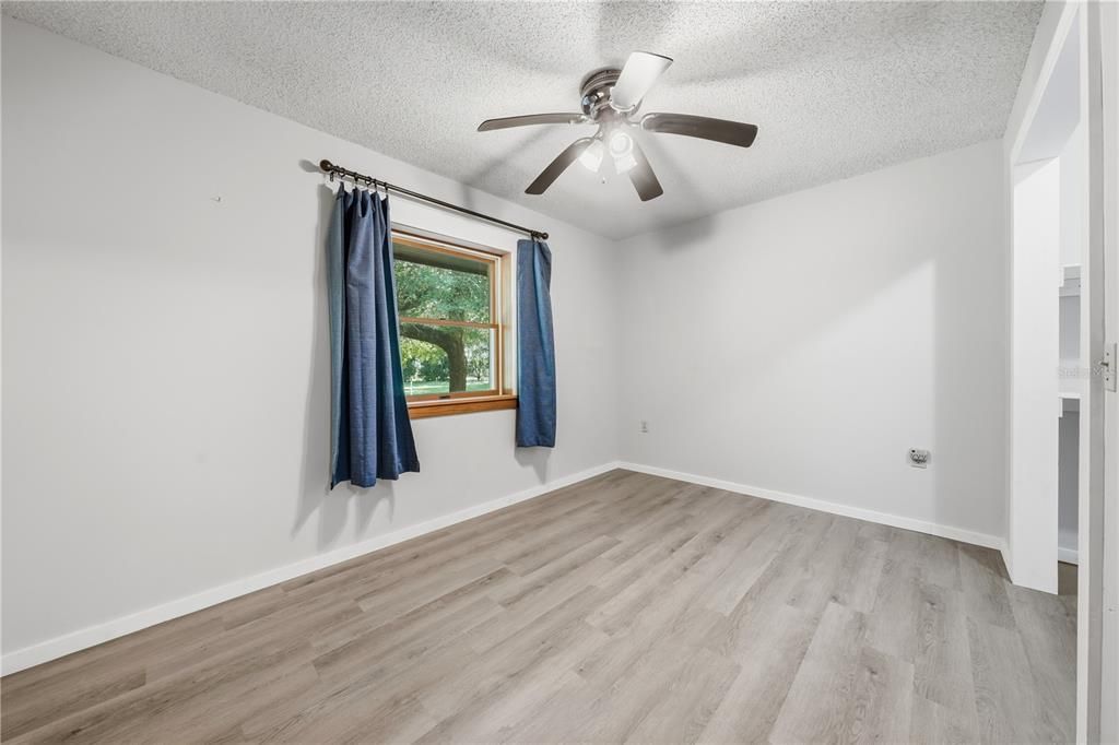 For Sale: $279,900 (4 beds, 2 baths, 1605 Square Feet)